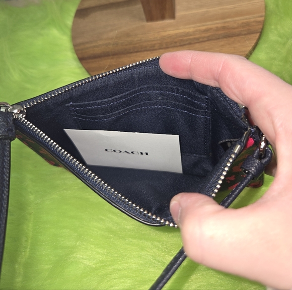 Coach Wristlet in Midnight Blue & Pink Ruby Sienna Rose print NWOT - Picture 12 of 13